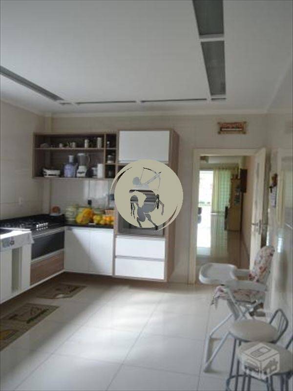 Casa, 4 quartos, 243 m² - Foto 1