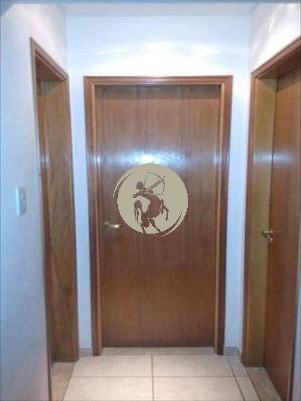 Apartamento à venda com 2 quartos, 70m² - Foto 4