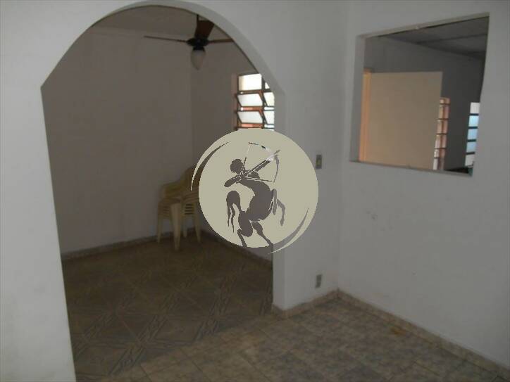 Casa à venda com 7 quartos, 200m² - Foto 8