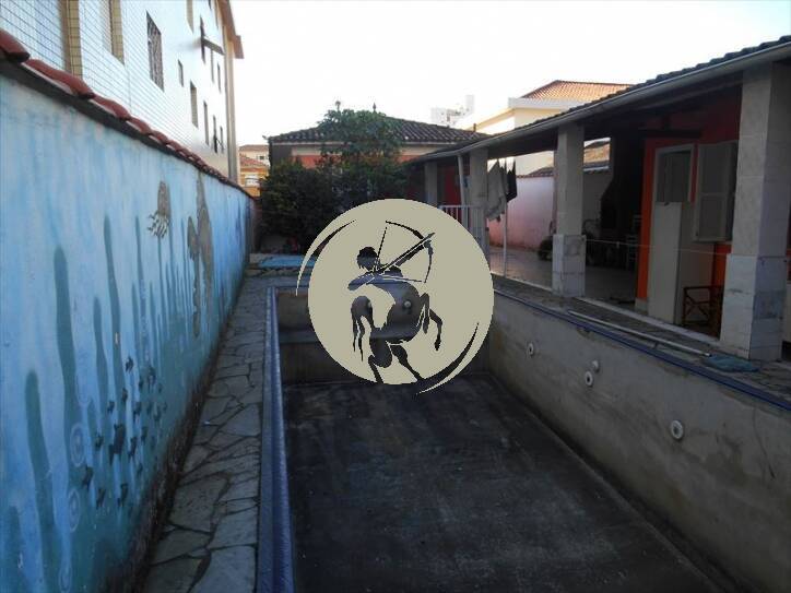 Casa à venda com 7 quartos, 200m² - Foto 11