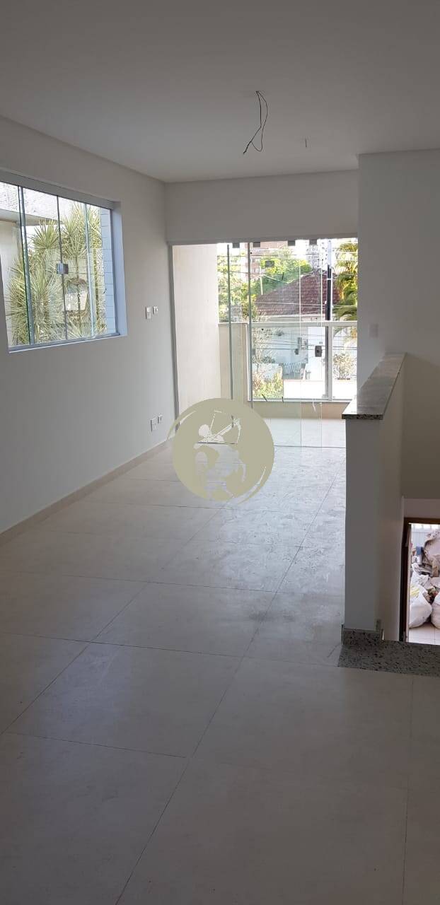 Casa à venda com 2 quartos, 77m² - Foto 1